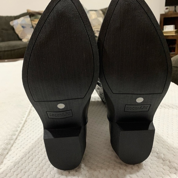 Coconuts by Matisse Black Western Cowboy Boots with Wing Design - Picture 4 of 6